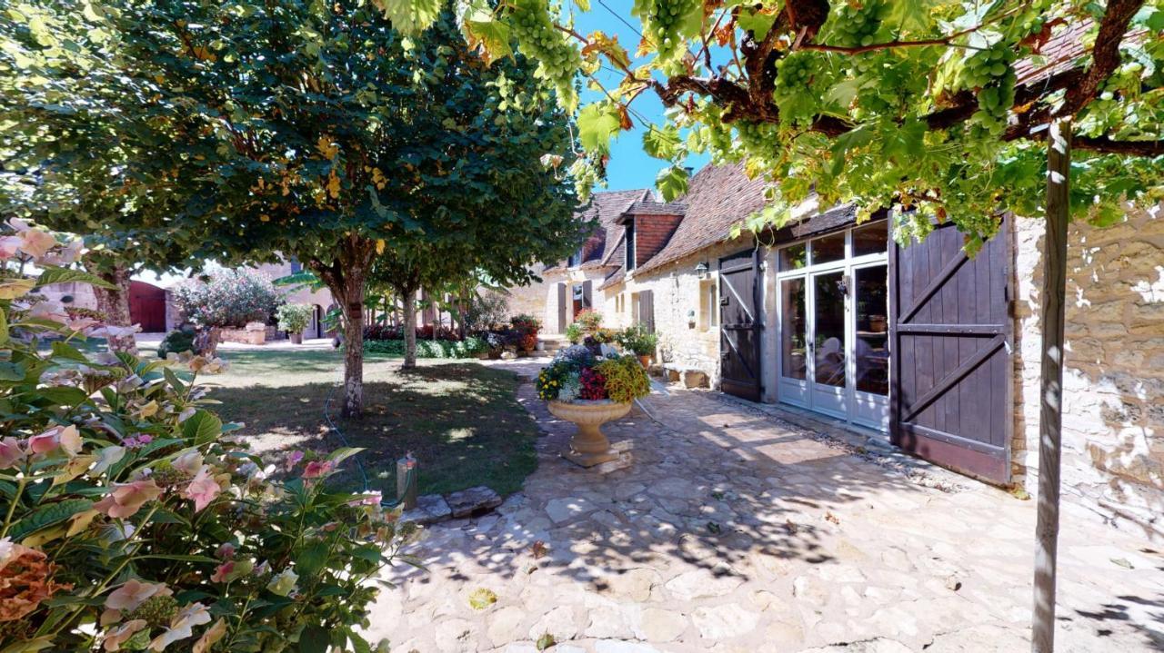 Demeure Du Vallon - Chambres D'Hotes De Charme Azerat Exterior foto
