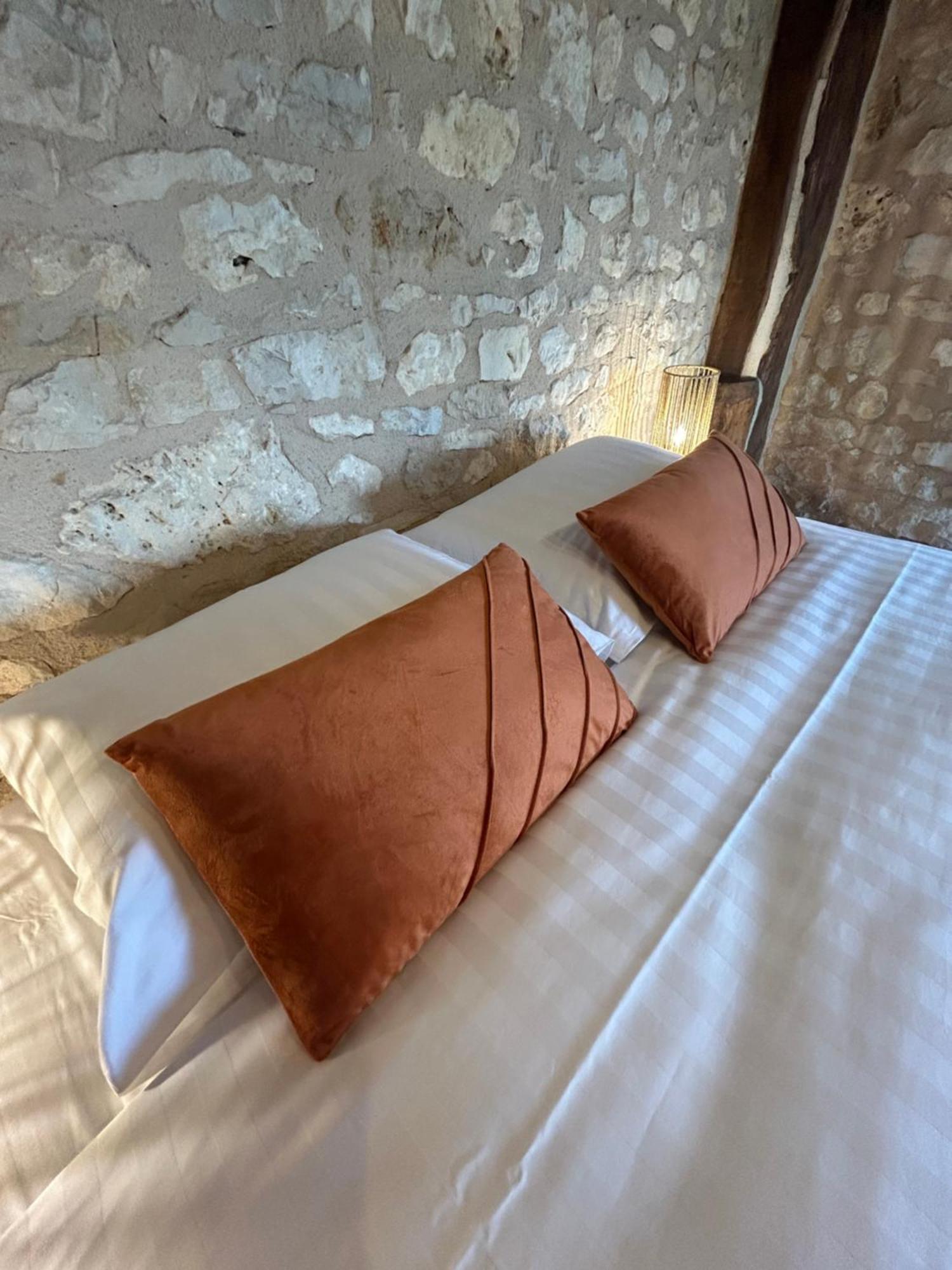 Demeure Du Vallon - Chambres D'Hotes De Charme Azerat Exterior foto