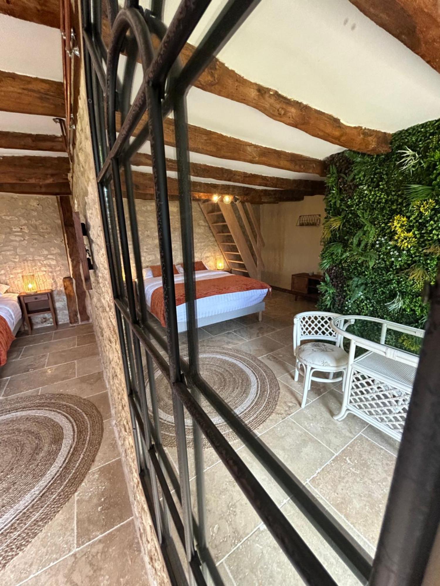 Demeure Du Vallon - Chambres D'Hotes De Charme Azerat Exterior foto